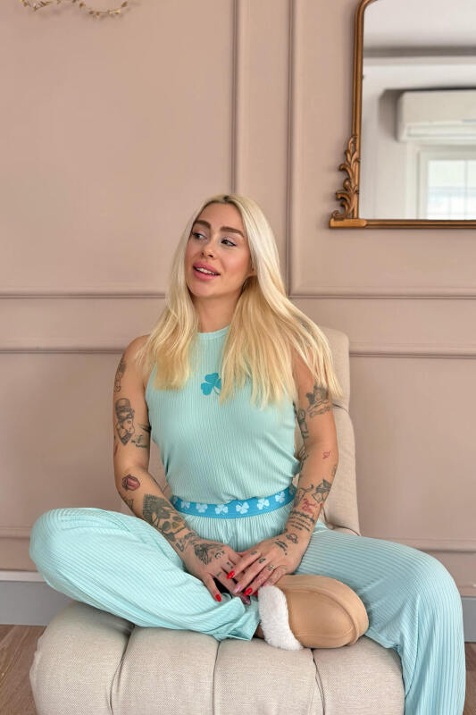 Turkuaz Clover Charm Desenli Örme Sıfır Kol Kadın Pijama Takımı - Pijamaevi (1)