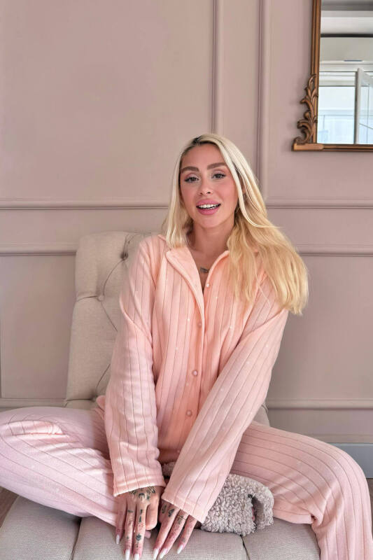 Turuncu Puan Desenli Önden Düğmeli Peluş Polar Pijama Takımı - Pijamaevi (1)