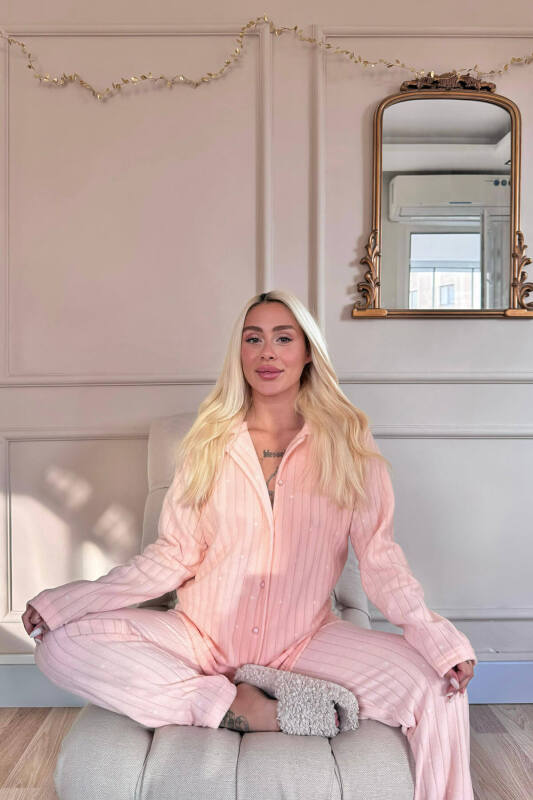 Turuncu Puan Desenli Önden Düğmeli Peluş Polar Pijama Takımı - Pijamaevi (3)