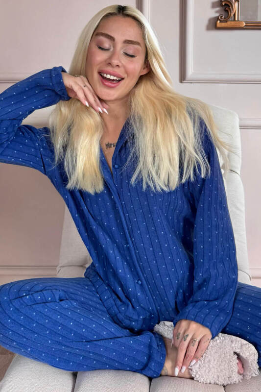 White Dotted Desenli Önden Düğmeli Peluş Polar Pijama Takımı - Pijamaevi