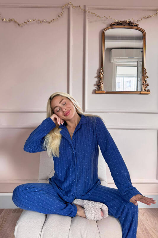 White Dotted Desenli Önden Düğmeli Peluş Polar Pijama Takımı - Pijamaevi (2)