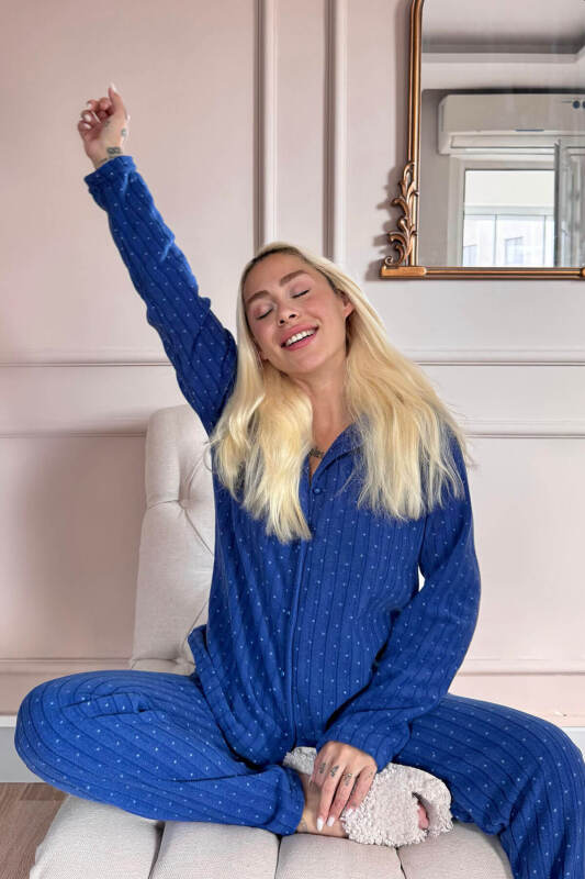 White Dotted Desenli Önden Düğmeli Peluş Polar Pijama Takımı - Pijamaevi (3)