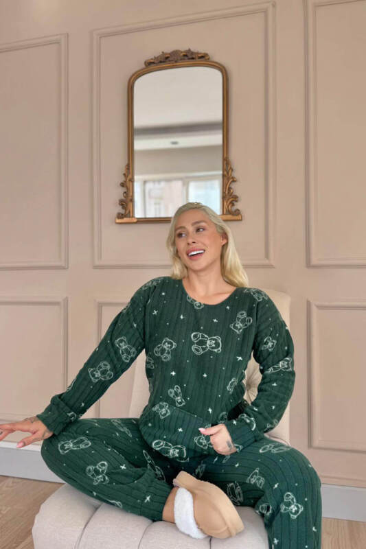 Yeşil Bear Desenli Kanguru Cepli Peluş Polar Pijama Takımı - Pijamaevi (1)