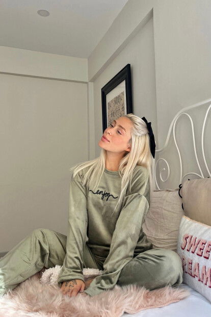 Yeşil Enjoy Desenli Exclusive Kadife Kadın Pijama Takımı  - 3