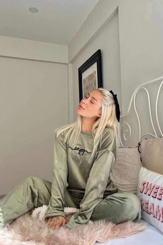 Yeşil Enjoy Desenli Exclusive Kadife Kadın Pijama Takımı  - Pijamaevi (2)