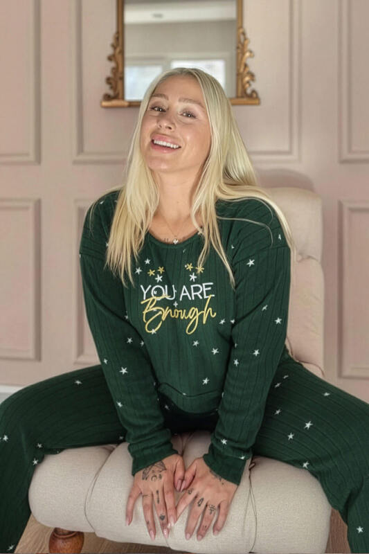 Yeşil Enough Desenli Kanguru Cepli Peluş Polar Pijama Takımı - Pijamaevi