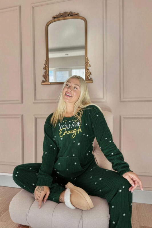 Yeşil Enough Desenli Kanguru Cepli Peluş Polar Pijama Takımı - Pijamaevi (1)