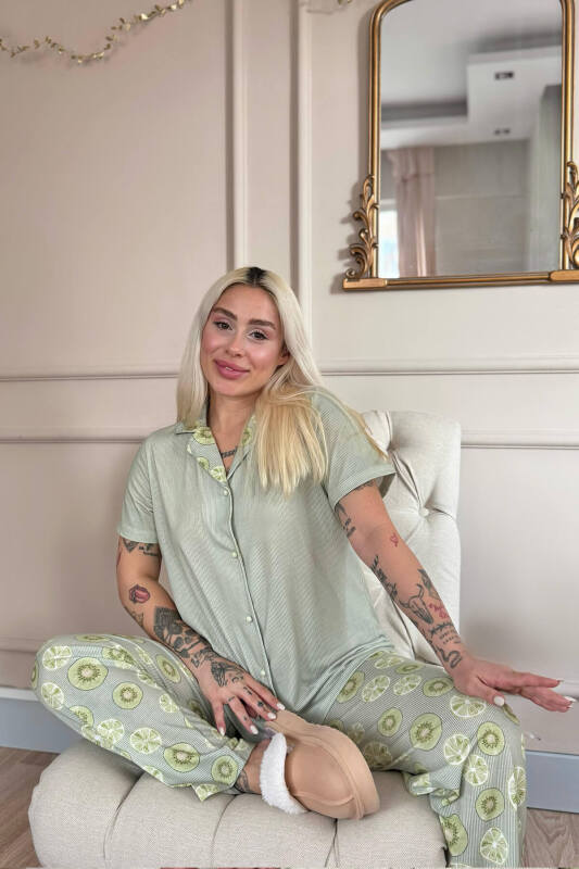 Yeşil Kiwis Desenli Kısa Kol Önden Düğmeli Kadın Pijama Takımı - Pijamaevi (1)