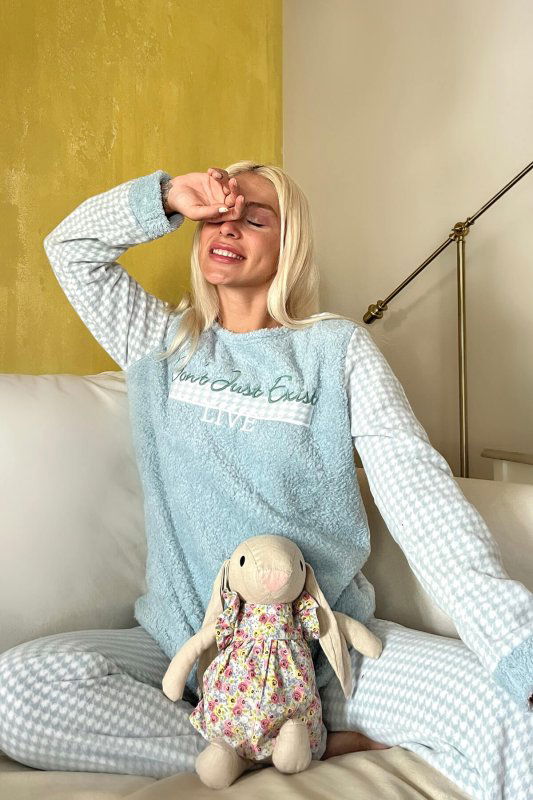 Yeşil Live Desenli Kadın Peluş Pijama Takımı - Pijamaevi (1)