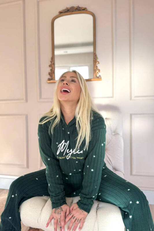 Yeşil Magic Desenli Kapşonlu Peluş Polar Pijama Takımı - Pijamaevi (1)