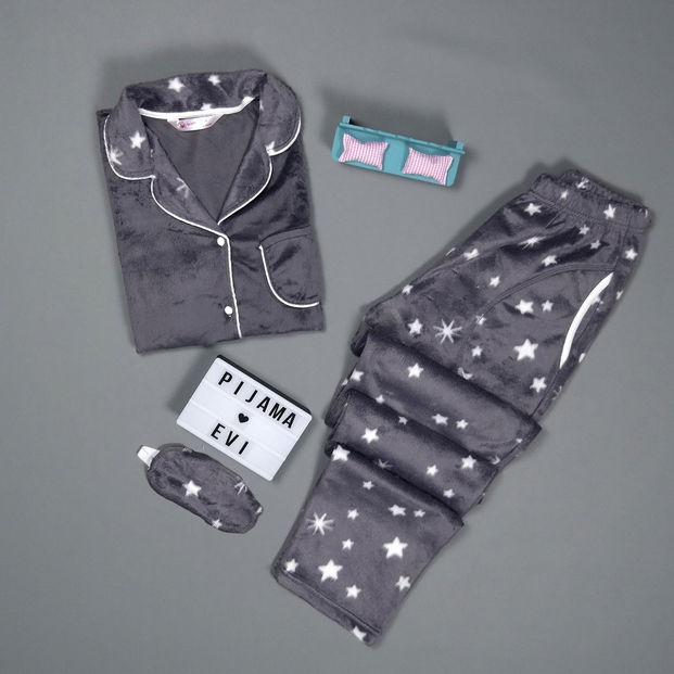 Yıldız Desenli Kadın Önden Düğmeli Yumoş Peluş Pijama Takımı - 1